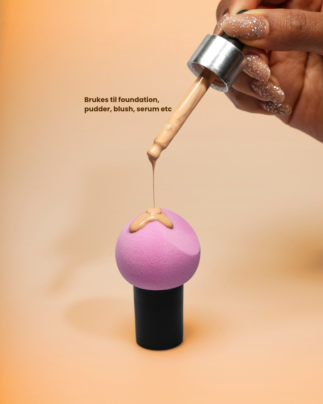 BeeBee blender, en sminkesvamp beauty blender med håndtak og etui.